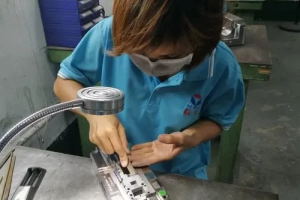 怎么解决模具粘模问题