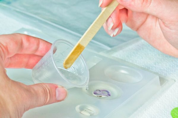 脱模剂可以加入环氧树脂胶中？