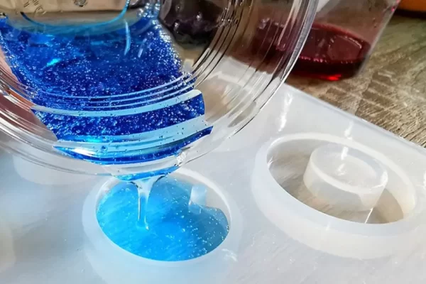 环氧树脂和聚酯有什么区别？