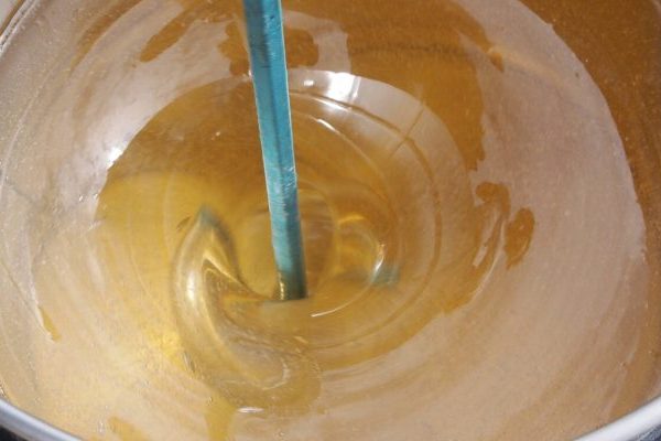 正确混合环氧树脂的方法（搅拌环氧树脂的三个步骤）