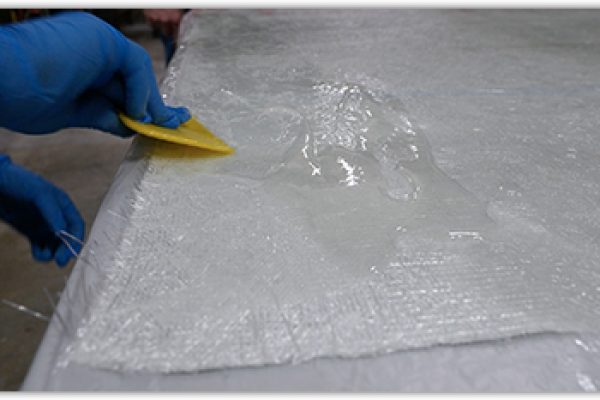 如何选择玻璃钢湿法铺层用层压材料？