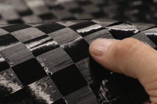 88 克 18 毫米平织碳纤维布