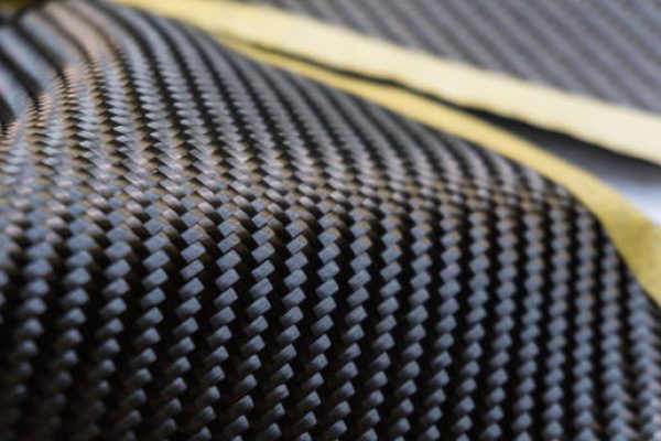 碳纤维比钛强度高吗？