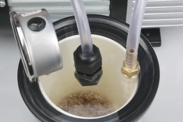 混合树脂能放入真空室脱气抽泡并同步固化吗？