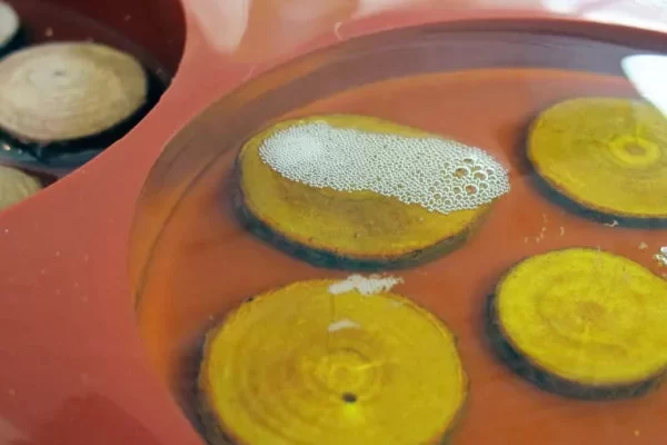 用环氧树脂覆盖木材