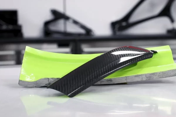 环氧树脂固化三阶段：液态➡凝胶态➡固态