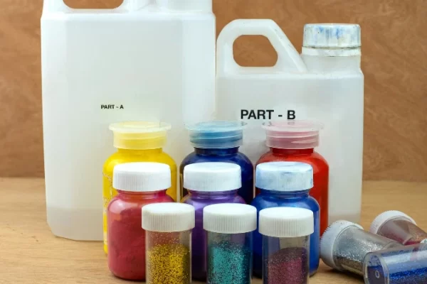 探索环氧树脂艺术技术：从浇注到成型