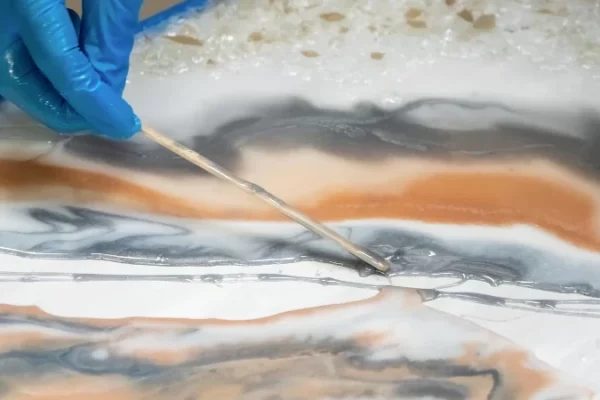 如何处理固化树脂中不需要的颗粒？