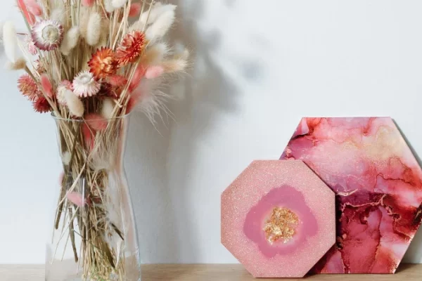 用树脂和华丽的框架创作迷你杰作