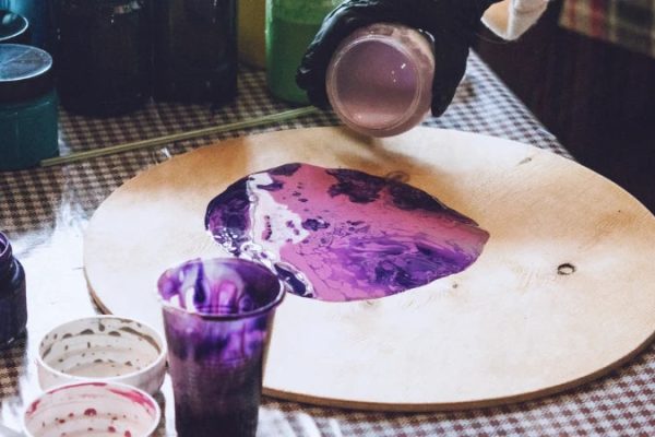 树脂艺术与丙烯酸浇注：揭示主要差异