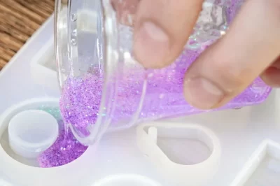 如何清除固化树脂上的毛发、灰尘或污垢