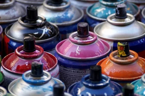 您可以在树脂模型套件上使用喷漆吗？