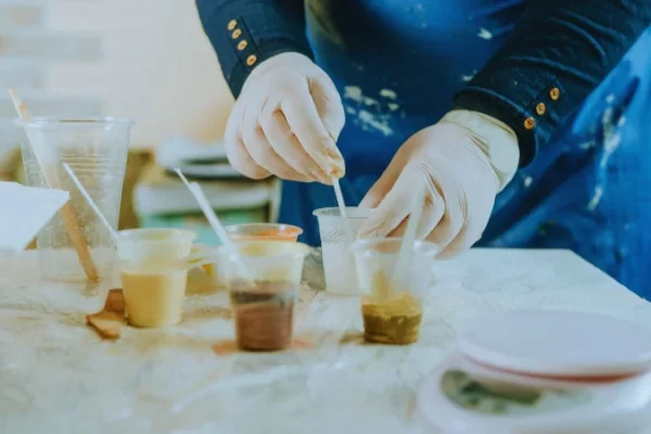 制作树脂艺术的第一步是什么？