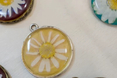 了解如何用树脂艺术保存您最喜欢的花朵