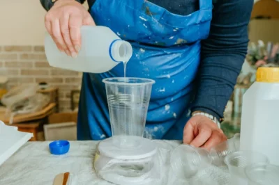 防止和去除环氧树脂艺术中的气泡