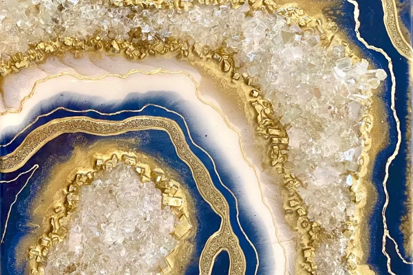 如何在没有硅胶模具的情况下制作树脂艺术品？