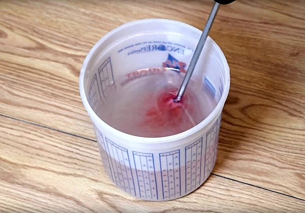 可以给环氧树脂添加颜色吗？