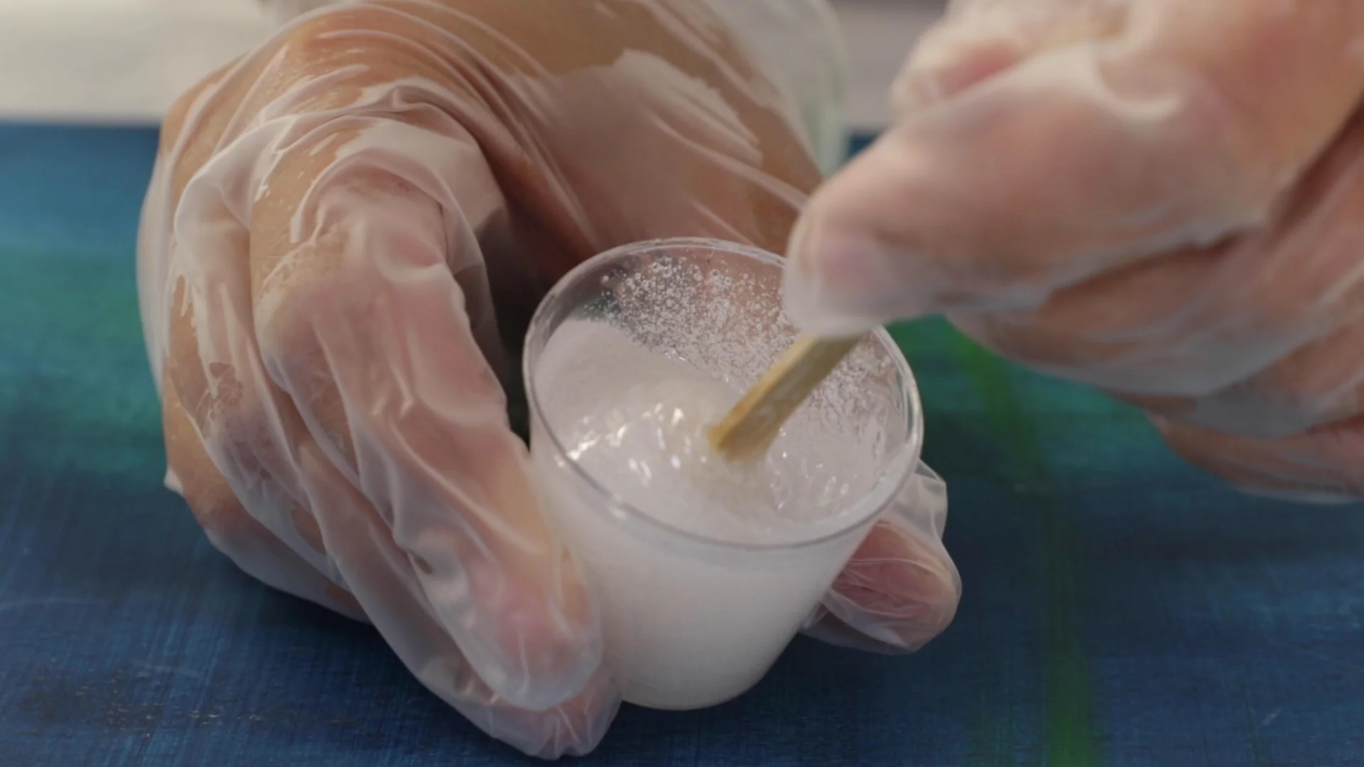 环氧树脂未固化粘手解决方法(固化不完全修复技巧)