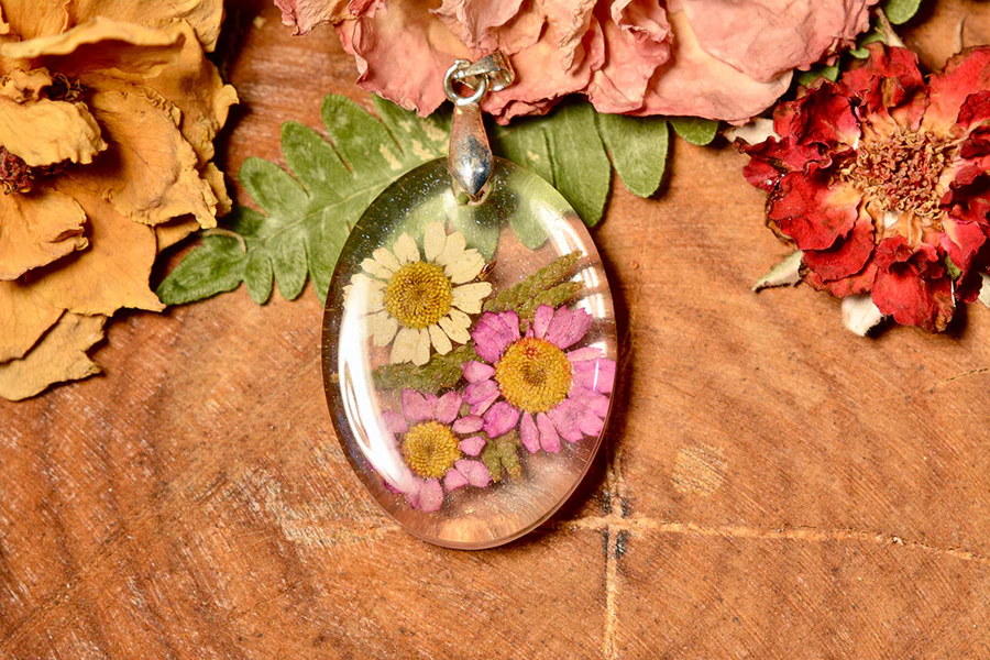 环氧树脂封层制作弧形镜面效果 (树脂作品加滴胶穹顶层方法)