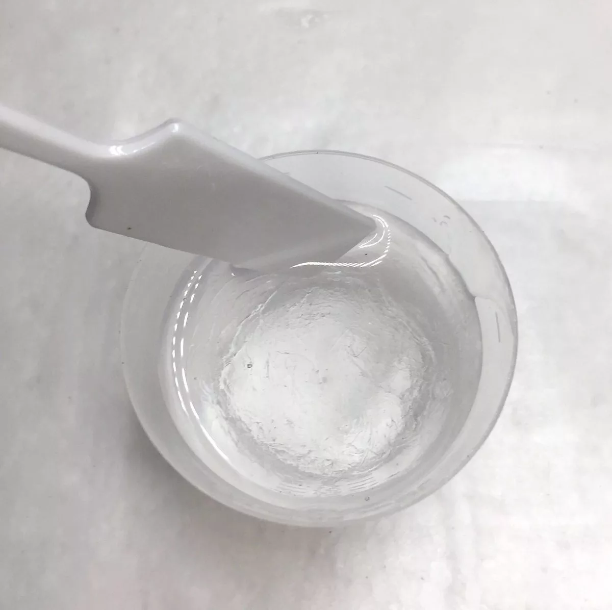 环氧树脂混合技巧（新手避坑不粘手固化方法）