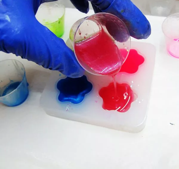 树脂模具使用技巧 (树脂模具选购脱模保养全攻略)