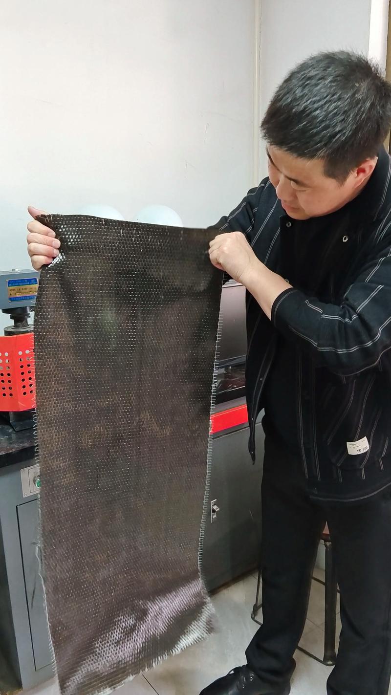 碳纤维布防起毛变形处理方法（环氧树脂喷雾定型教程）