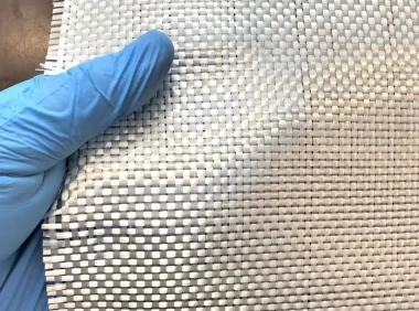 300g㎡无碱平纹玻纤方格布 (玻璃纤维粗纱布应用及参数)